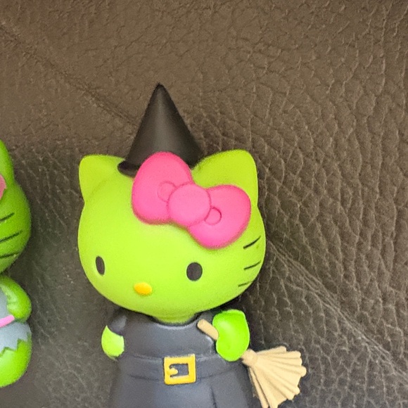 Hello kitty adorable Halloween figures - Picture 3 of 5